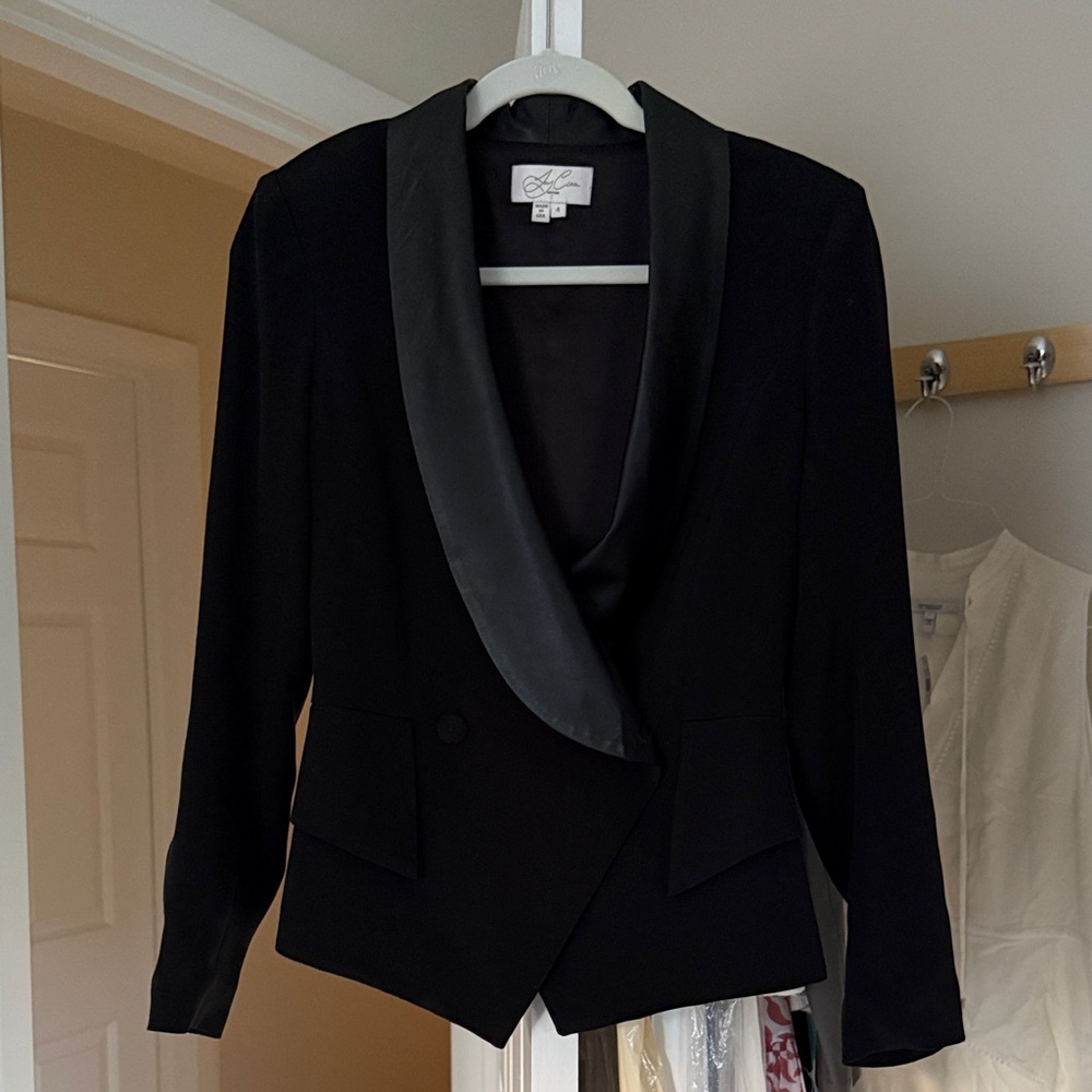 Elegant Joy Cioci Black Women's Blazer with Leather Collar and Silk Lining